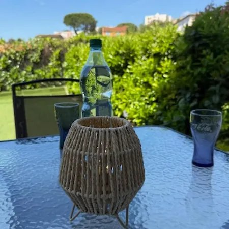 Apartment For 2 With Garden Le Cannet